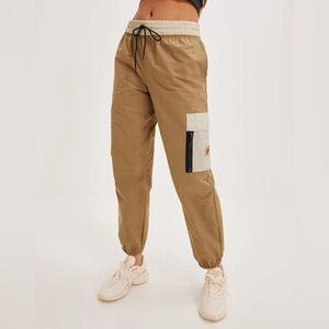 Women’s Nike Cargo Track Pants S